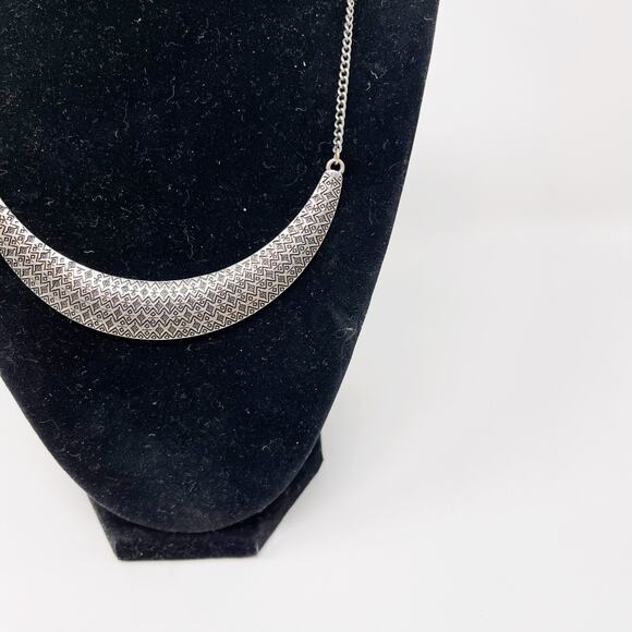 Silver Tone Bib Statement Necklace Fashion Costume Jewelry Geometric Design - Picture 2 of 5